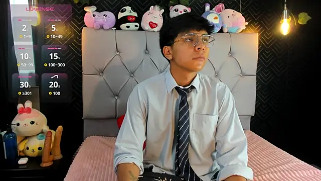 Snapshot of Thiago_Kozak chatting on 10/01/25, 12:55 Thiago Kozak online show from 10/01/25, 12:55