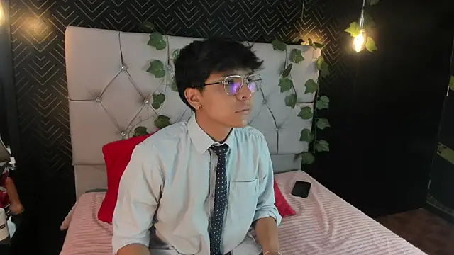 Snapshot of Thiago_Kozak chatting on 10/13/25, 01:00 Thiago Kozak online show from 10/13/25, 01:00