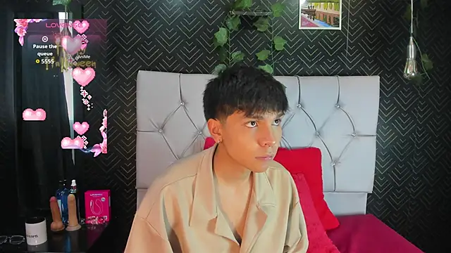 Snapshot of Thiago_Kozak chatting on 10/17/25, 12:30 Thiago Kozak online show from 10/17/25, 12:30