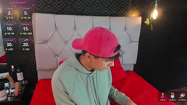 Snapshot of Thiago_Kozak chatting on 11/01/25, 01:57 Thiago Kozak online show from 11/01/25, 01:57