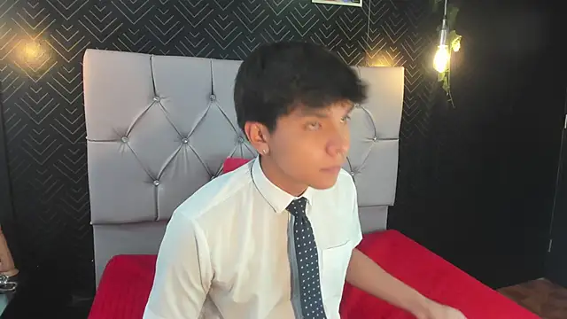 Snapshot of Thiago_Kozak chatting on 11/08/25, 12:38 Thiago Kozak online show from 11/08/25, 12:38