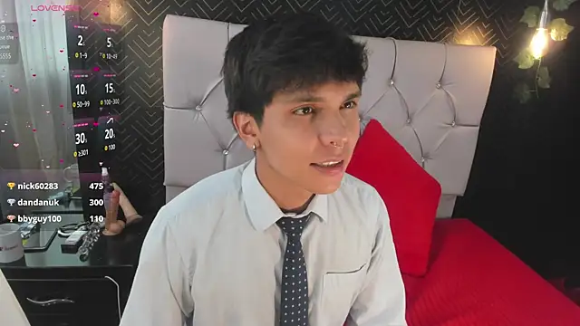 Snapshot of Thiago_Kozak chatting on 11/11/25, 02:06 Thiago Kozak online show from 11/11/25, 02:06