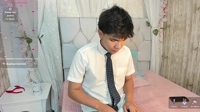 Snapshot of Thiago_Kozak chatting on 11/17/25, 01:28 Thiago Kozak online show from 11/17/25, 01:28