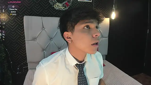 Snapshot of Thiago_Kozak chatting on 11/27/25, 12:29 Thiago Kozak online show from 11/27/25, 12:29