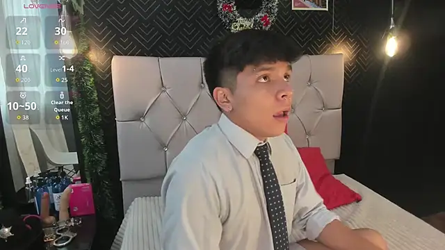 Snapshot of Thiago_Kozak chatting on 12/15/25, 01:48 Thiago Kozak online show from 12/15/25, 01:48