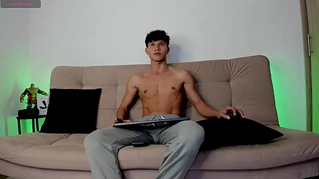 Snapshot of 2Amateur_Guys chatting on 11/20/25, 10:53 2Amateur Guys online show from 11/20/25, 10:53