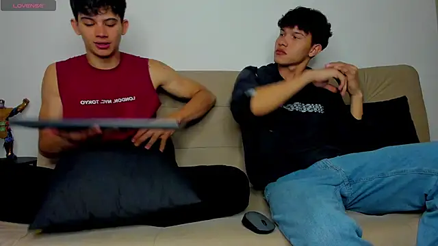 Snapshot of 2Amateur_Guys chatting on 12/15/25, 12:15 2Amateur Guys online show from 12/15/25, 12:15