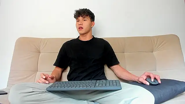 2Amateur Guys online show from 03/19/26, 09:41