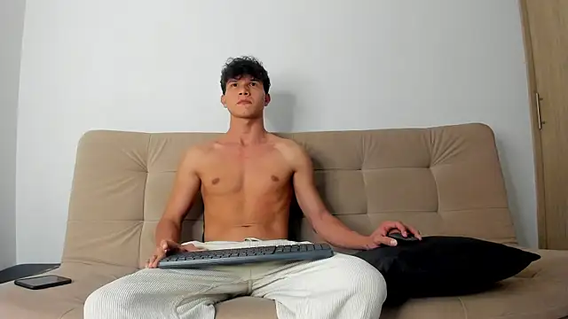 2Amateur Guys online show from 04/03/26, 10:19