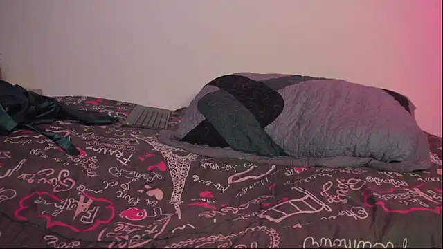 Snapshot of pocahotass_11 chatting on 10/03/25, 11:40 pocahotass 11 online show from 10/03/25, 11:40