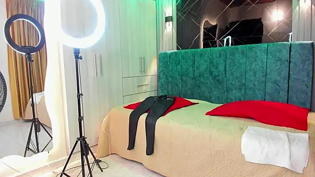 Cherry Castillo online show from 10/23/25, 12:04