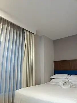 Kat Valen online show from 04/15/26, 11:05