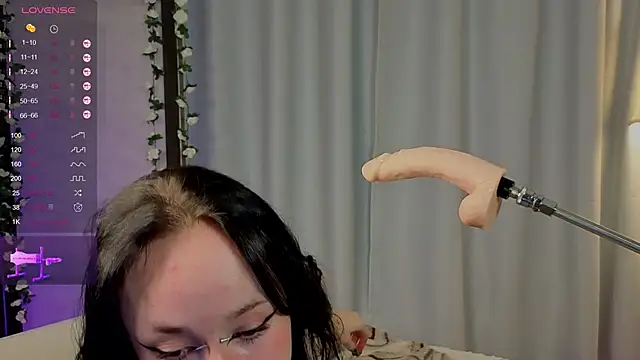 Juicy Vikki online show from 10/25/25, 12:34