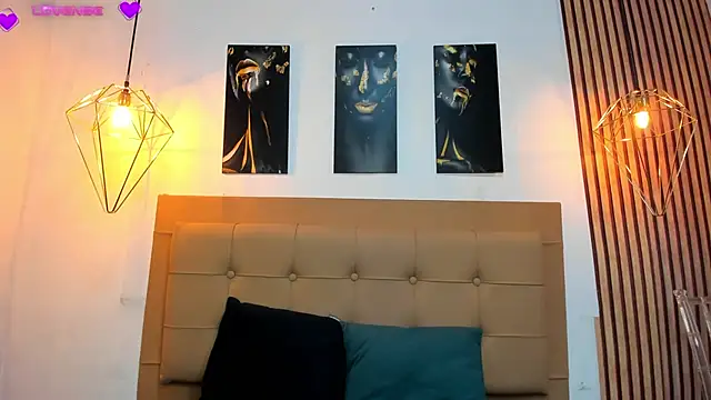 alesziarose online show from 09/17/25, 08:10