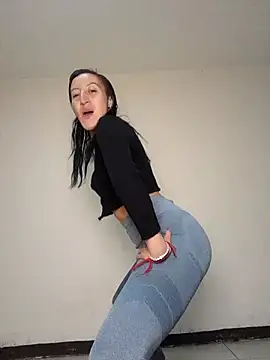 Snapshot of Oriana111 chatting on 11/06/25, 03:40 Oriana111 online show from 11/06/25, 03:40