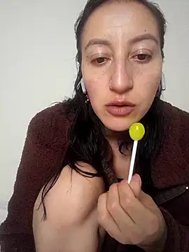 Snapshot of Oriana111 chatting on 11/14/25, 04:33 Oriana111 online show from 11/14/25, 04:33