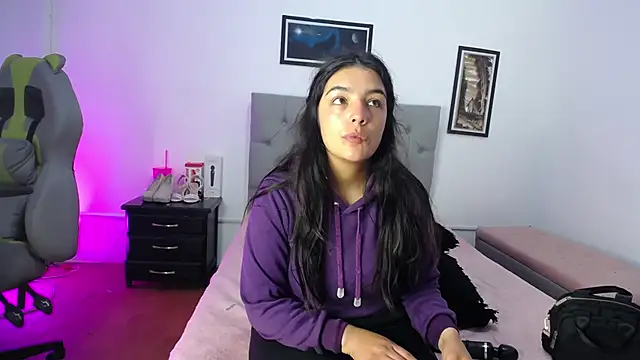 Esmeraldaa- online show from 10/18/25, 04:59