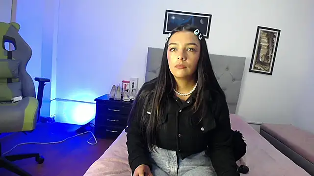 Esmeraldaa- online show from 10/27/25, 04:27