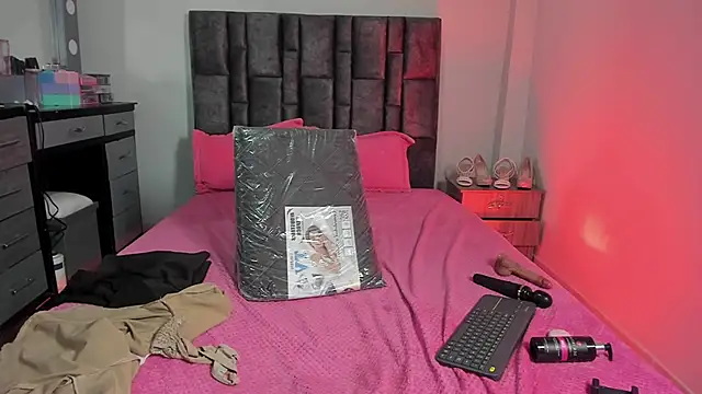 Esmeraldaa- online show from 11/24/25, 11:21