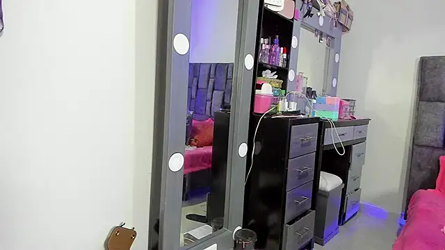 Esmeraldaa- online show from 12/05/25, 05:27