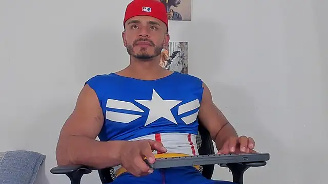 Snapshot of magnusclark chatting on 06/11/26, 12:32 magnusclark online show from 06/11/26, 12:32