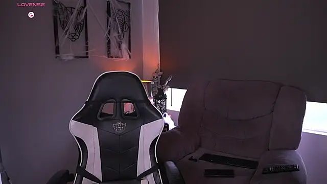 tyler muscle1 online show from 10/25/25, 01:40