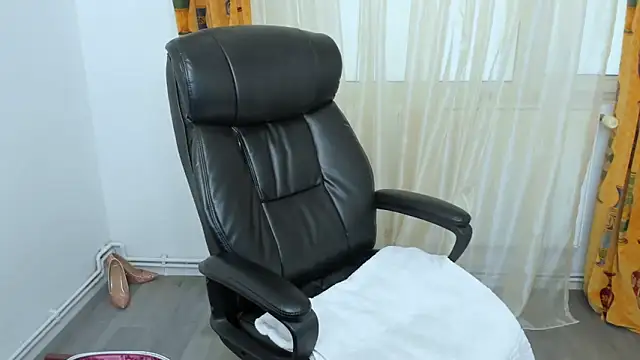 NaughtyWifey1 online show from 09/10/25, 04:45