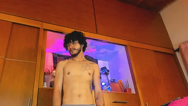 Snapshot of emmmalym chatting on 09/18/25, 01:40 emmmalym online show from 09/18/25, 01:40