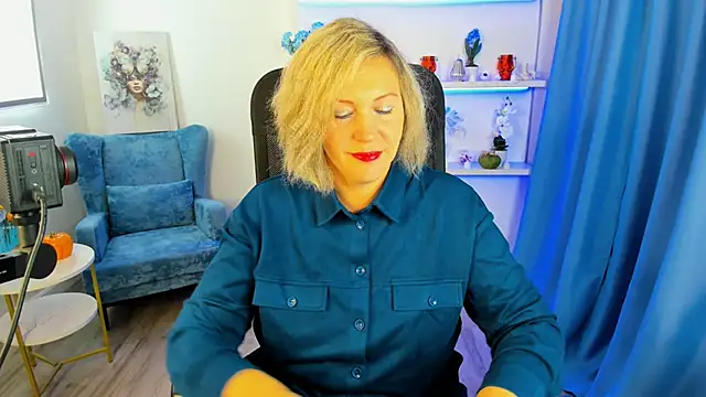 NinaStarle online show from 10/18/25, 04:37