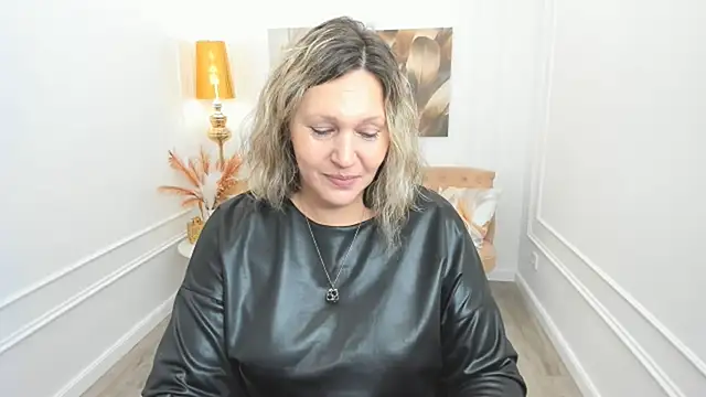 NinaStarle online show from 05/15/26, 12:01