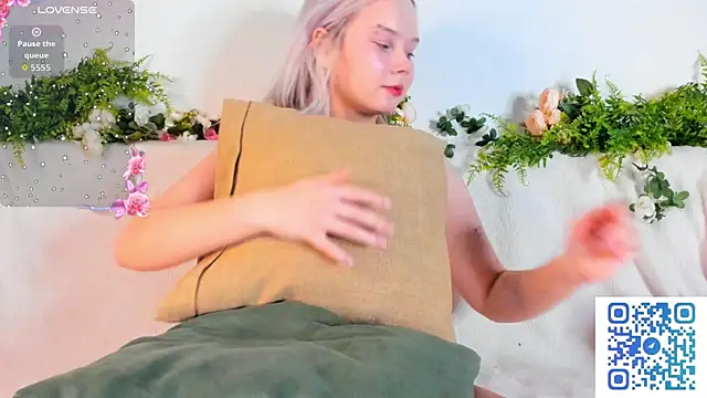 girlllsooft online show from 10/09/25, 06:17