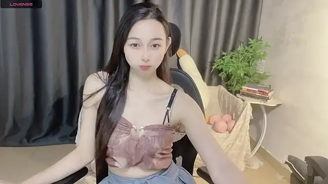 Snapshot of Yin-LL chatting on 09/28/25, 08:36 Yin-LL online show from 09/28/25, 08:36