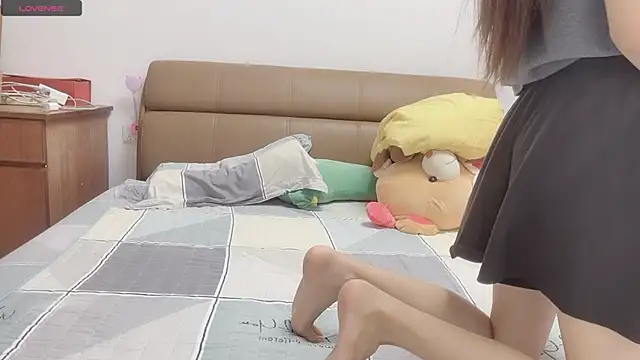 Snapshot of Yin-LL chatting on 10/18/25, 04:41 Yin-LL online show from 10/18/25, 04:41