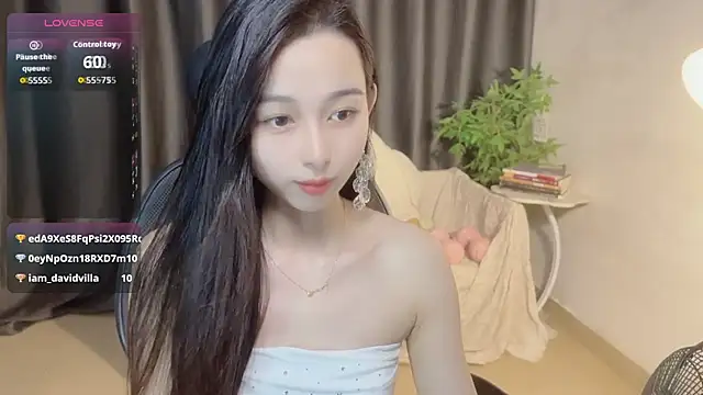 Snapshot of Yin-LL chatting on 10/29/25, 03:25 Yin-LL online show from 10/29/25, 03:25