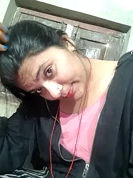 Snapshot of couple_71 chatting on 12/04/25, 05:06 couple 71 online show from 12/04/25, 05:06