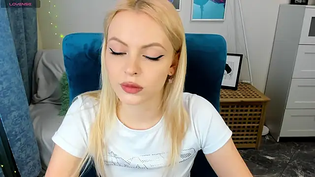 Snapshot of KatherineePierce chatting on 05/22/26, 03:17 KatherineePierce online show from 05/22/26, 03:17