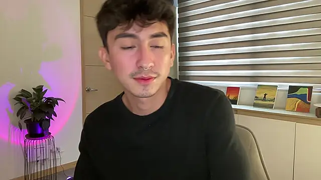 Snapshot of sweettaaron01 chatting on 10/08/25, 06:27 sweettaaron01 online show from 10/08/25, 06:27