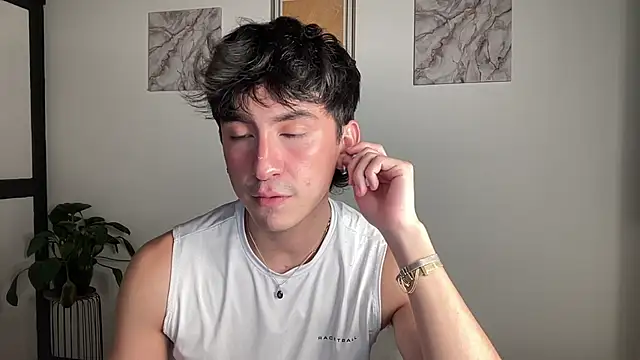 sweettaaron01 online show from 05/06/26, 01:14