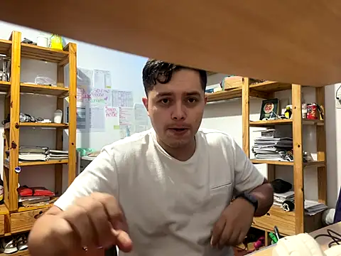 Snapshot of Haustin202 chatting on 09/19/25, 12:23 Haustin202 online show from 09/19/25, 12:23