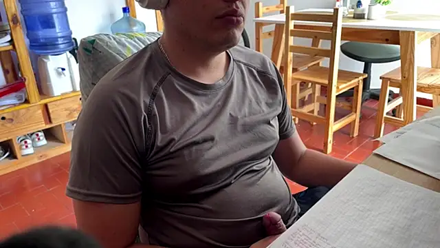 Snapshot of Haustin202 chatting on 10/30/25, 06:19 Haustin202 online show from 10/30/25, 06:19