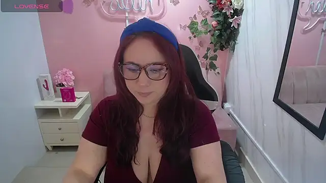 Snapshot of bellatrix_ch chatting on 06/25/26, 12:53 bellatrix ch online show from 06/25/26, 12:53