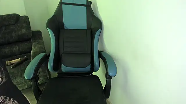 Snapshot of Scarbadgirl_ chatting on 10/03/25, 03:36 Scarbadgirl online show from 10/03/25, 03:36