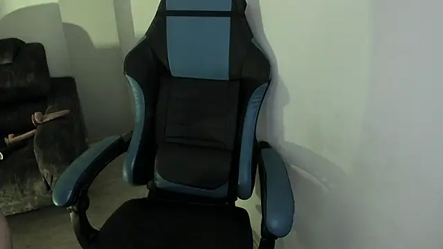 Snapshot of Scarbadgirl_ chatting on 10/15/25, 03:17 Scarbadgirl online show from 10/15/25, 03:17