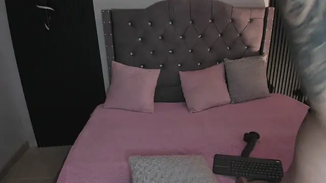 Snapshot of Scarbadgirl_ chatting on 10/20/25, 03:18 Scarbadgirl online show from 10/20/25, 03:18