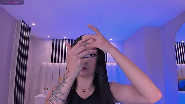 IsabellaMoreau online show from 10/31/25, 07:26