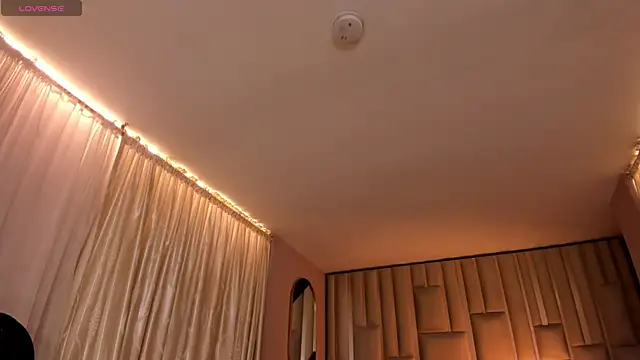 IsabellaMoreau online show from 11/05/25, 07:36