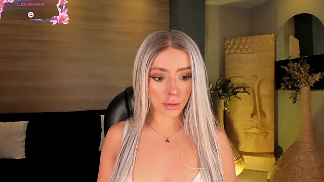 IsabellaMoreau online show from 04/27/26, 07:56