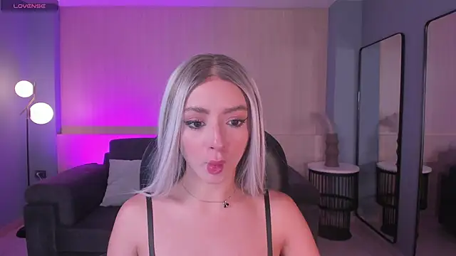 IsabellaMoreau online show from 05/07/26, 07:52