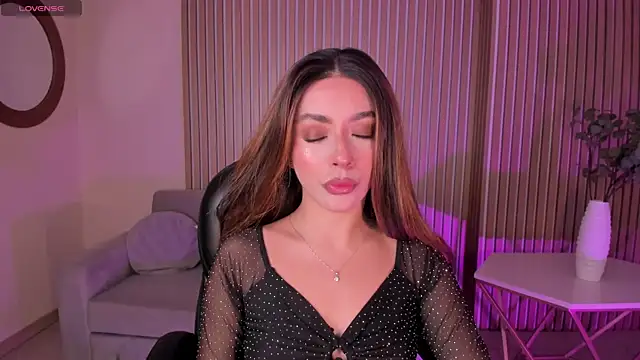 IsabellaMoreau online show from 07/07/26, 08:13