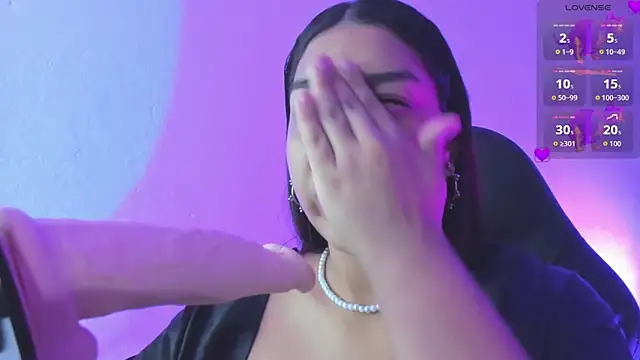 Snapshot of giselle_upp chatting on 09/13/25, 12:32 giselle upp online show from 09/13/25, 12:32